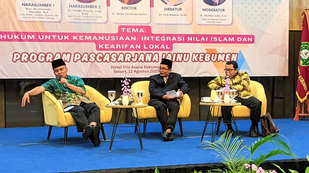 Seminar Nasional sebagai bagian dari acara Launching Prodi Magister Hukum Keluarga Islam